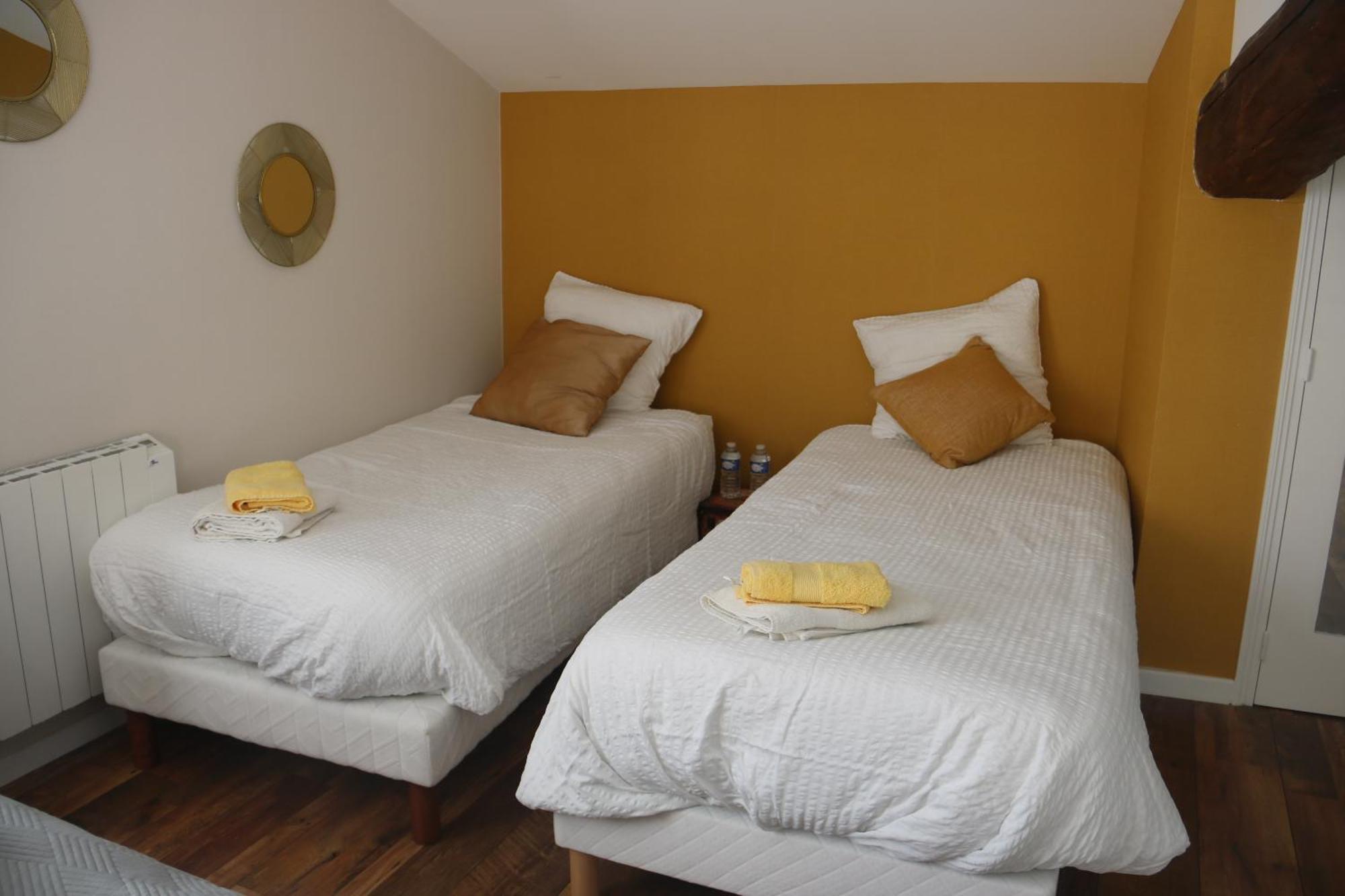 "Les Peyres" Hotel Lamothe-Landerron Екстериор снимка